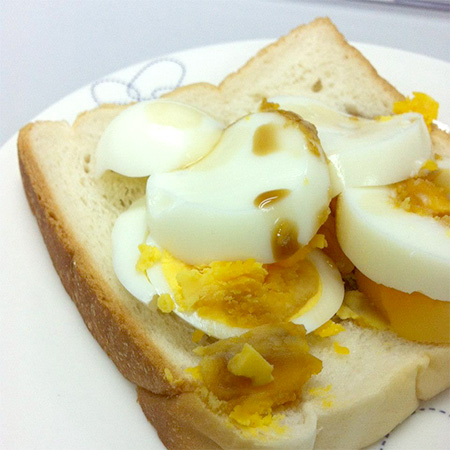 ขนมปังโฮลวีตหน้าไข่ต้ม มื้อเช้าง่ายๆที่ให้พลังงานพอดีๆ